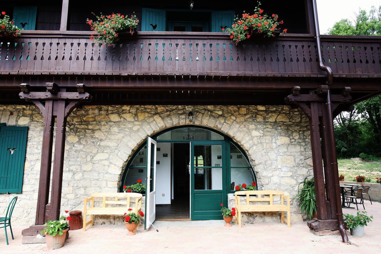 Hubertus Fogado Bed & Breakfast Csesznek Luaran gambar